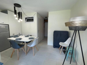 Studio Cabine à 400m de la Plage, Rénové, Clim, Parking, 4 Couchages, TV, Lave-linge, Lave-vaisselle - FR-1-225-679